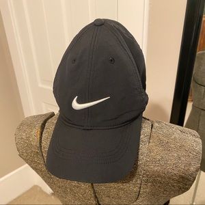 Black Nike golf hat 🖤
